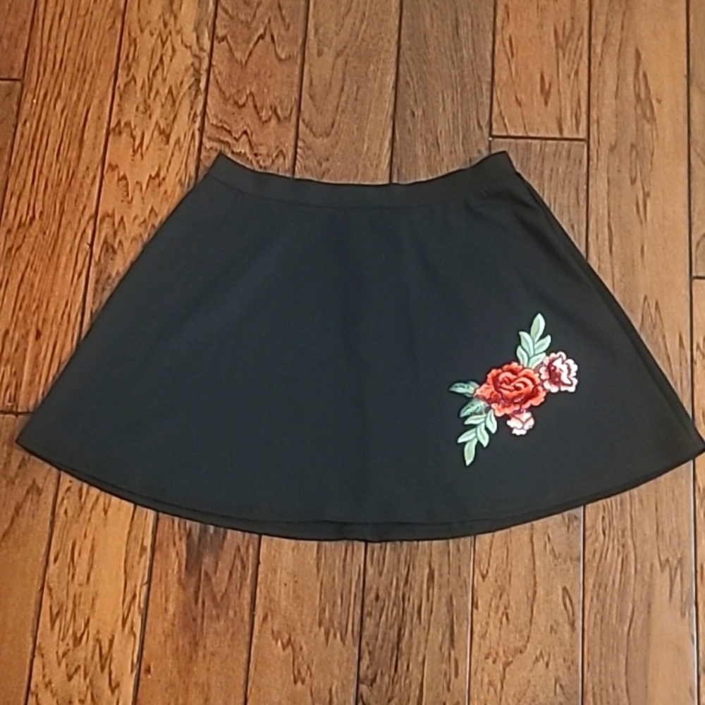 Joe B XL Black Mini Skirt Floral Embroidery